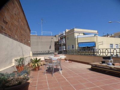ACOGEDORA Y CASA TODA EXTERIOR CON GARAJE CENTRO DE SANT QUIRZE DEL VALLES
