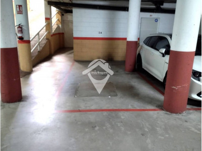 ALQUILER DE PLAZA GRANDE DE APARCAMIENTO EN MAS DURAN