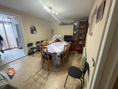 AMPLIA CASA EN CALLE TRANQUILA CON PATIO Y TERRAZA