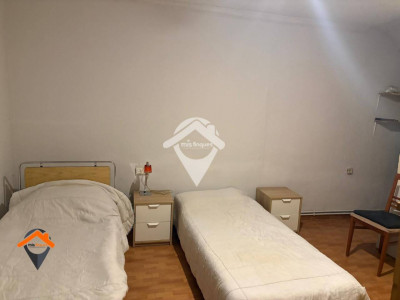 AMPLIA CASA EN CALLE TRANQUILA CON PATIO Y TERRAZA