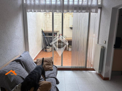 AMPLIA CASA EN CALLE TRANQUILA CON PATIO Y TERRAZA