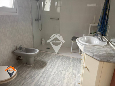 AMPLIA CASA EN CALLE TRANQUILA CON PATIO Y TERRAZA