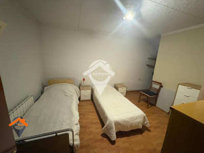 AMPLIA CASA EN CALLE TRANQUILA CON PATIO Y TERRAZA