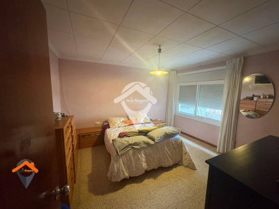 AMPLIA CASA EN CALLE TRANQUILA CON PATIO Y TERRAZA