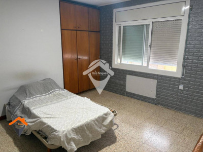 AMPLIA CASA EN CALLE TRANQUILA CON PATIO Y TERRAZA