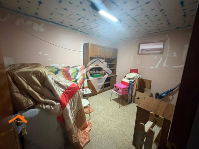 AMPLIA CASA EN CALLE TRANQUILA CON PATIO Y TERRAZA