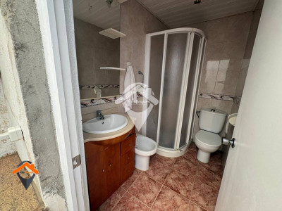 AMPLIA CASA EN CALLE TRANQUILA CON PATIO Y TERRAZA