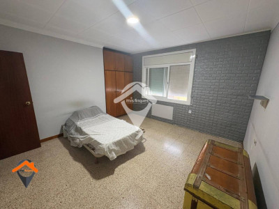 AMPLIA CASA EN CALLE TRANQUILA CON PATIO Y TERRAZA