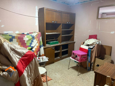 AMPLIA CASA EN UNA CALLE MUY TRANQUILA CON PATIO Y TERRAZA!!