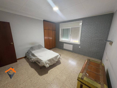 AMPLIA CASA EN UNA CALLE MUY TRANQUILA CON PATIO Y TERRAZA!!