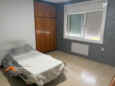 AMPLIA CASA EN UNA CALLE MUY TRANQUILA CON PATIO Y TERRAZA!!