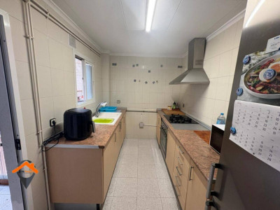 AMPLIA CASA EN UNA CALLE MUY TRANQUILA CON PATIO Y TERRAZA!!