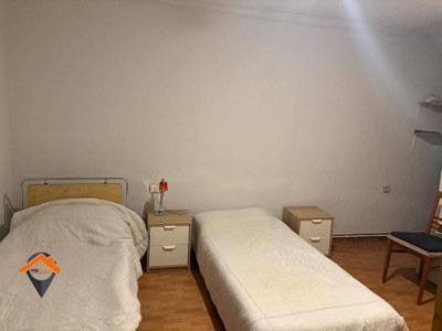 AMPLIA CASA EN UNA CALLE MUY TRANQUILA CON PATIO Y TERRAZA!!