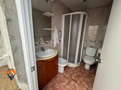 AMPLIA CASA EN UNA CALLE MUY TRANQUILA CON PATIO Y TERRAZA!!