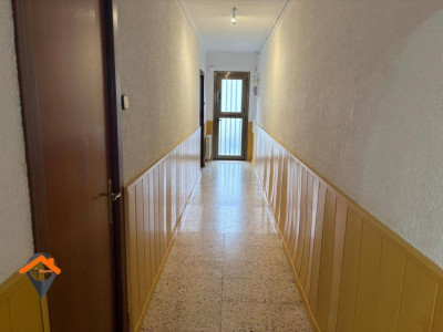 AMPLIA CASA EN UNA CALLE MUY TRANQUILA CON PATIO Y TERRAZA!!