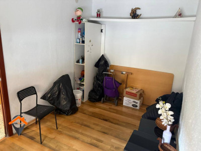 AMPLIA CASA EN UNA CALLE MUY TRANQUILA CON PATIO Y TERRAZA!!