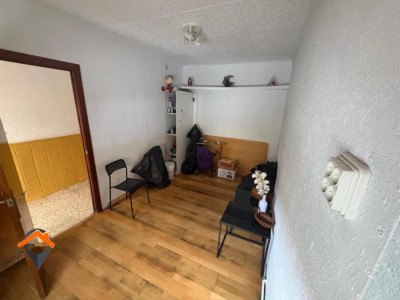 AMPLIA CASA EN UNA CALLE MUY TRANQUILA CON PATIO Y TERRAZA!!