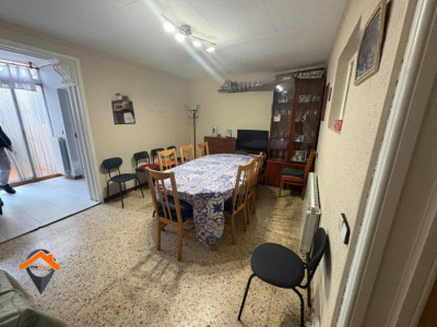 AMPLIA CASA EN UNA CALLE MUY TRANQUILA CON PATIO Y TERRAZA!!