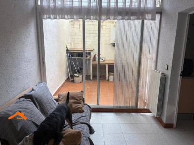 AMPLIA CASA EN UNA CALLE MUY TRANQUILA CON PATIO Y TERRAZA!!