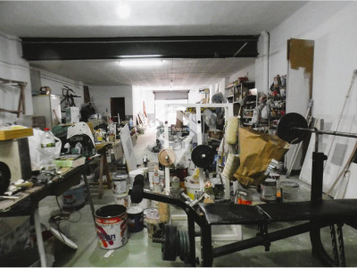 AMPLIO LOCAL EN VENTA ZONA MERINALS-SABADELL