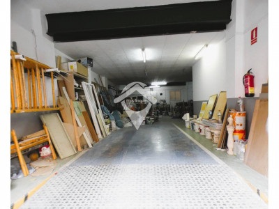 AMPLIO LOCAL EN VENTA ZONA MERINALS-SABADELL