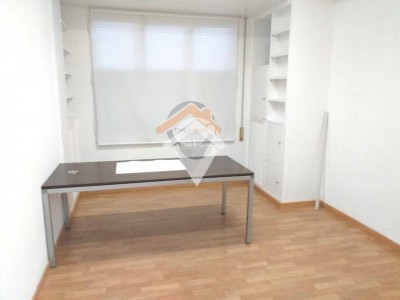 AMPLIO PISO CON BALCON EN PLENO CENTRO SABADELL