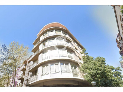 AMPLIO PISO CON BALCON EN PLENO CENTRO SABADELL