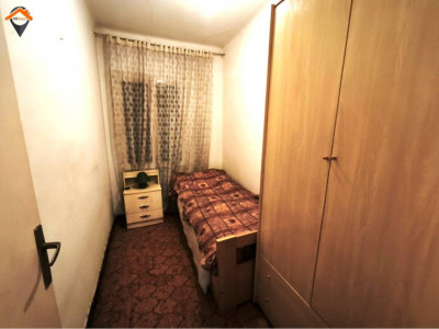 AMPLIO PISO CON PATIO EN AVENIDA BARBERÁ – UBICACIÓN INMEJORABLE!!