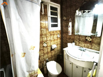 AMPLIO PISO CON PATIO EN AVENIDA BARBERÁ – UBICACIÓN INMEJORABLE!!