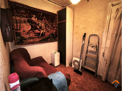 AMPLIO PISO CON PATIO EN AVENIDA BARBERÁ – UBICACIÓN INMEJORABLE!!