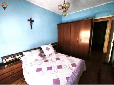 AMPLIO PISO CON PATIO EN AVENIDA BARBERÁ – UBICACIÓN INMEJORABLE!!