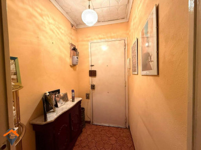 AMPLIO PISO CON PATIO EN AVENIDA BARBERÁ – UBICACIÓN INMEJORABLE!!