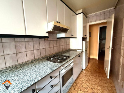 AMPLIO PISO CON PATIO EN AVENIDA BARBERÁ – UBICACIÓN INMEJORABLE!!