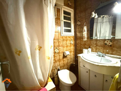 AMPLIO PISO CON PATIO EN AVENIDA BARBERÁ – UBICACIÓN INMEJORABLE!!