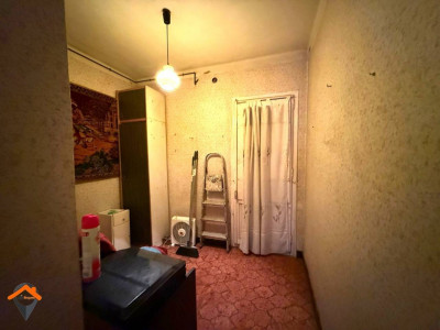 AMPLIO PISO CON PATIO EN AVENIDA BARBERÁ – UBICACIÓN INMEJORABLE!!