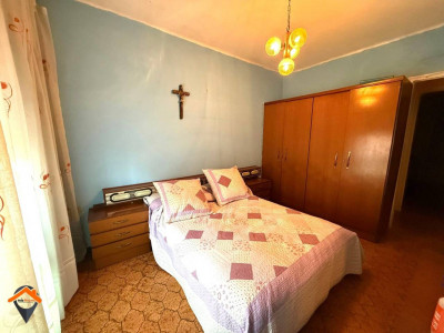 AMPLIO PISO CON PATIO EN AVENIDA BARBERÁ – UBICACIÓN INMEJORABLE!!