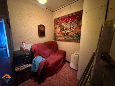 AMPLIO PISO CON PATIO EN AVENIDA BARBERÁ – UBICACIÓN INMEJORABLE!!