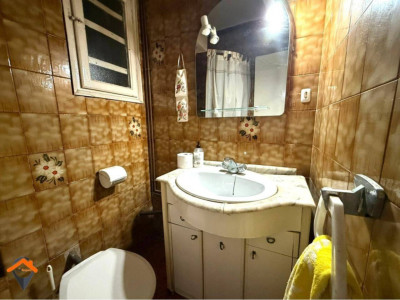 AMPLIO PISO CON PATIO EN AVENIDA BARBERÁ – UBICACIÓN INMEJORABLE!!