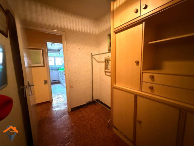 AMPLIO PISO CON PATIO EN AVENIDA BARBERÁ – UBICACIÓN INMEJORABLE!!