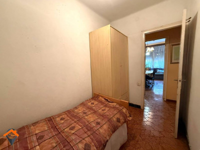 AMPLIO PISO CON PATIO EN AVENIDA BARBERÁ – UBICACIÓN INMEJORABLE!!