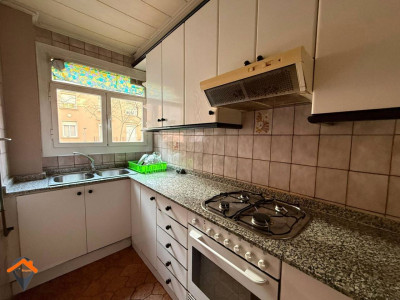 AMPLIO PISO CON PATIO EN AVENIDA BARBERÁ – UBICACIÓN INMEJORABLE!!