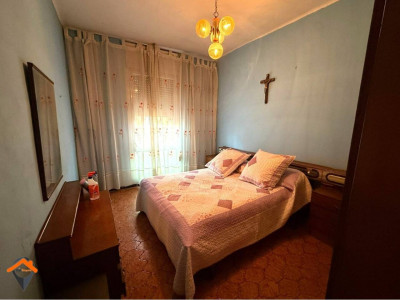 AMPLIO PISO CON PATIO EN AVENIDA BARBERÁ – UBICACIÓN INMEJORABLE!!