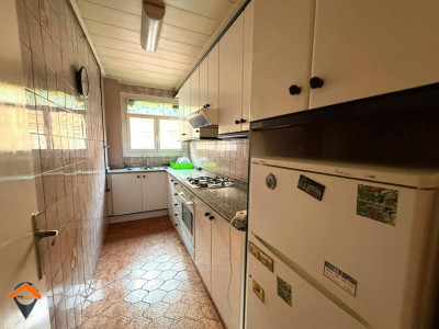 AMPLIO PISO CON PATIO EN AVENIDA BARBERÁ – UBICACIÓN INMEJORABLE!!