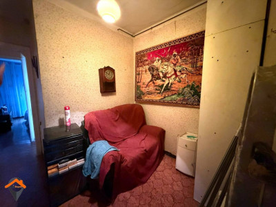 AMPLIO PISO CON PATIO EN AVENIDA BARBERÁ – UBICACIÓN INMEJORABLE!!