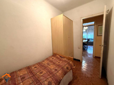 AMPLIO PISO CON PATIO EN AVENIDA BARBERÁ – UBICACIÓN INMEJORABLE!!