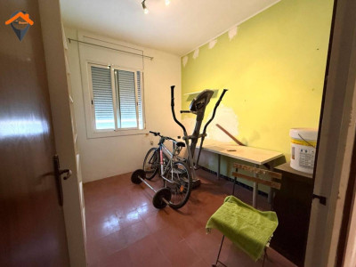 Amplio piso exterior con balcón junto a la Plaza de la Creu de Barberá!!