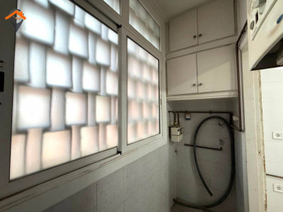 Amplio piso exterior con balcón junto a la Plaza de la Creu de Barberá!!