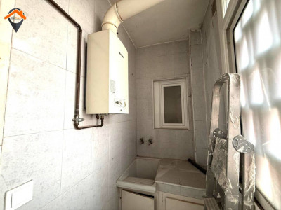 Amplio piso exterior con balcón junto a la Plaza de la Creu de Barberá!!