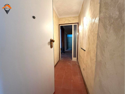 Amplio piso exterior con balcón junto a la Plaza de la Creu de Barberá!!