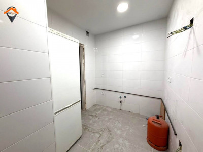 Amplio piso exterior con balcón junto a la Plaza de la Creu de Barberá!!